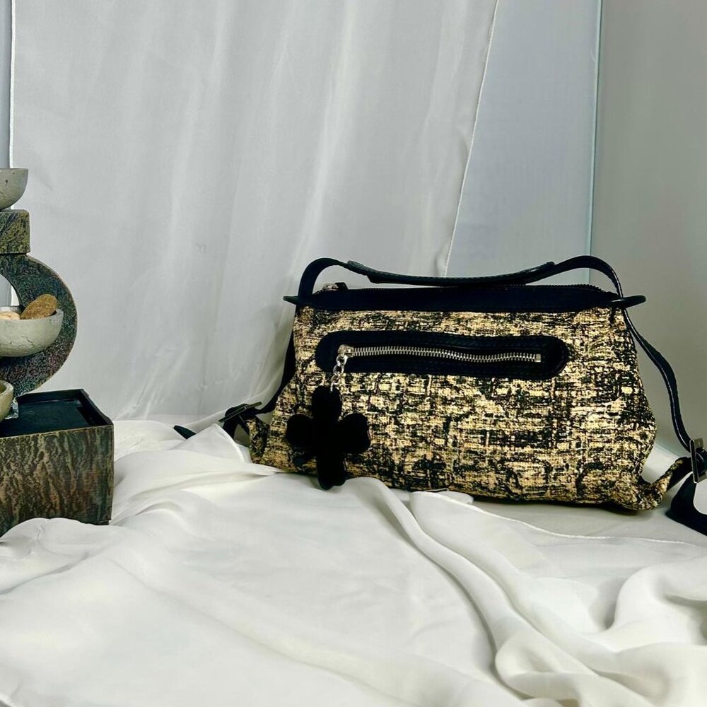 💎✨Authentic✨💎Chanel Coco Camellia Tweed Handbag Beige